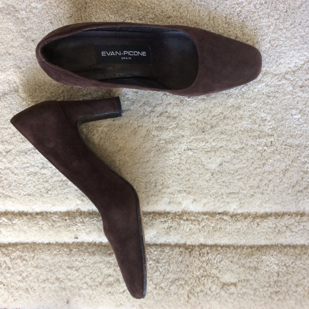Lady high heel, suede pumps.